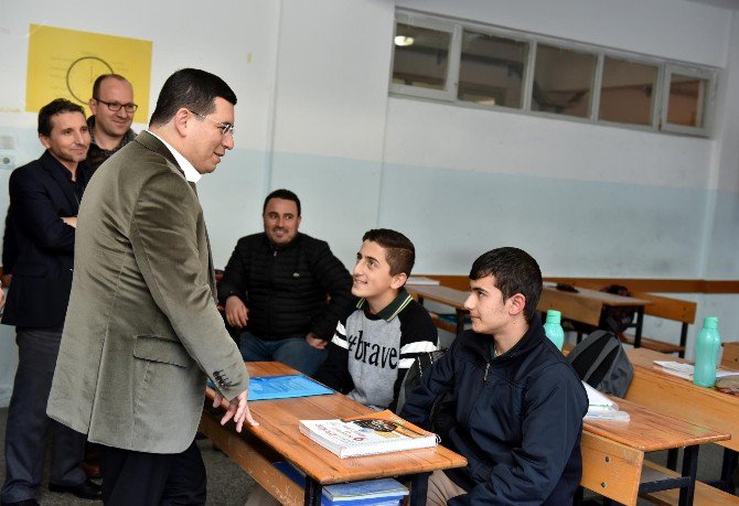 Tütüncü, Anadolu İmam Hatip Lisesi’ni Ziyaret Etti