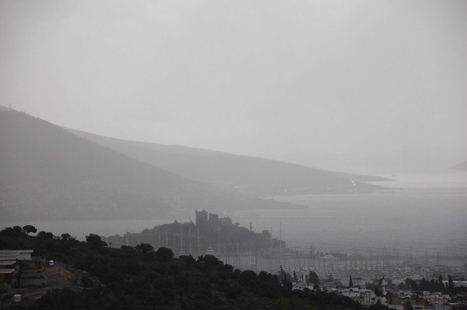 Sağanak Ve Dolu Bodrum’da Hayatı Felç Etti