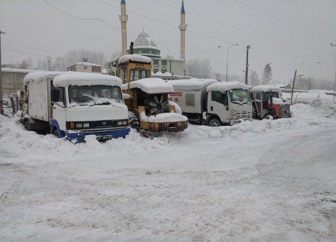 Başkan Vekili Uzan, Araç Parkında İnceleme Yaptı