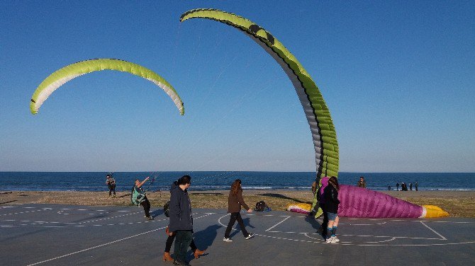 Samsun Sahilleri Yamaç Paraşütleri İle Renklendi