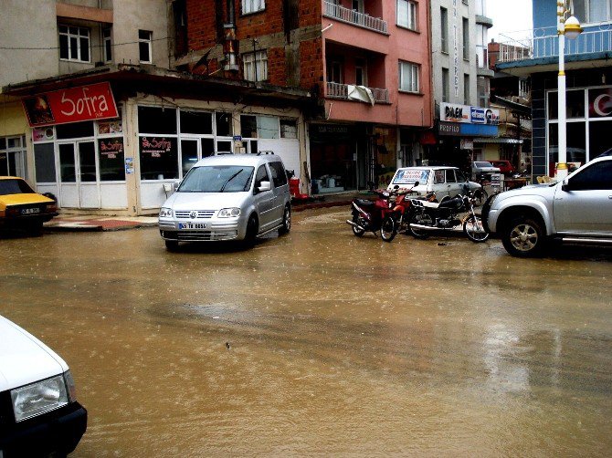 Yağmur Vatandaşı Perişan Etti Üreticinin Yüzünü Güldürdü