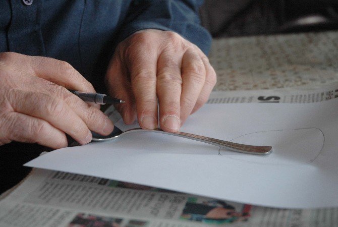 Vanlı Resim Ustası 40 Yılını Verdiği Eserlerini Yırttı