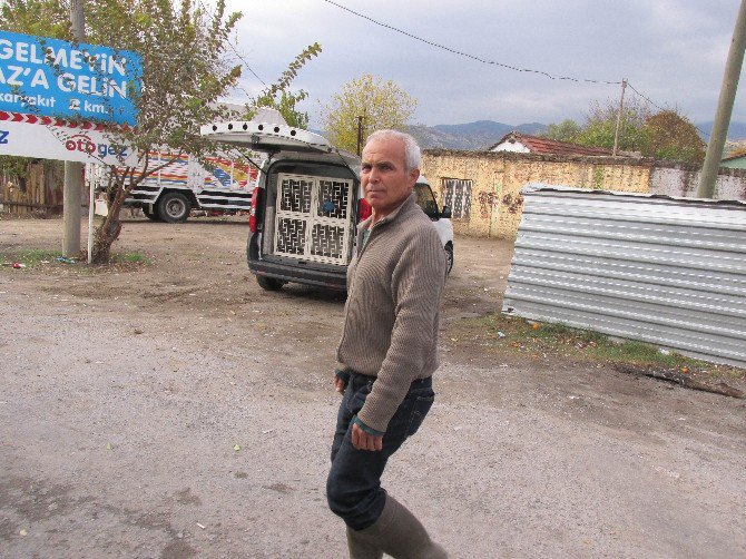 Kahraman Çiftçi Yorgunluk Kahvesini Polisin Elinden İçti