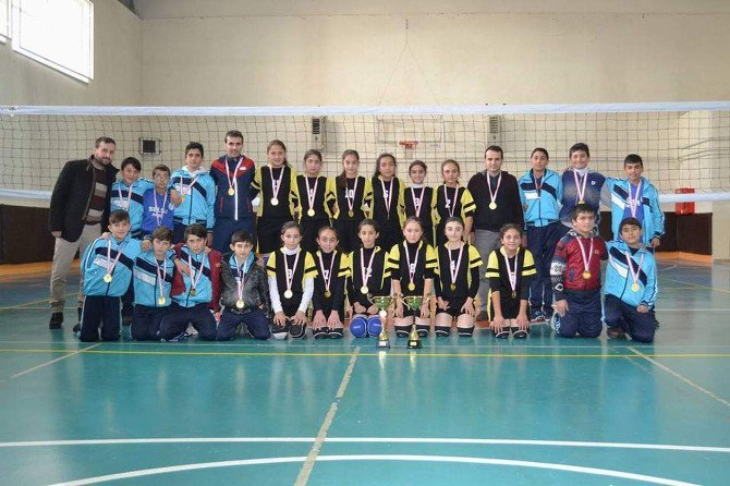 Çepnili Voleybolcular Afyonkarahisar Şampiyonu Oldu