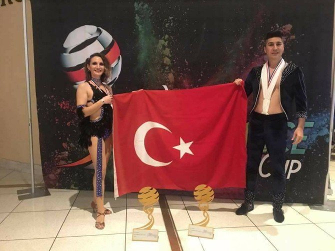 Ataşbak, Dünya Şampiyonu Dansçıları Kabul Etti