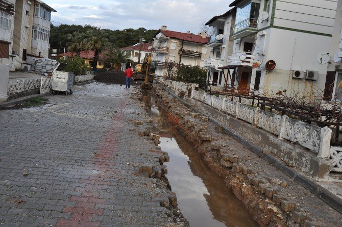 Laka Deresi Çevresine Yağmur Suyu Kanalları Yapıldı