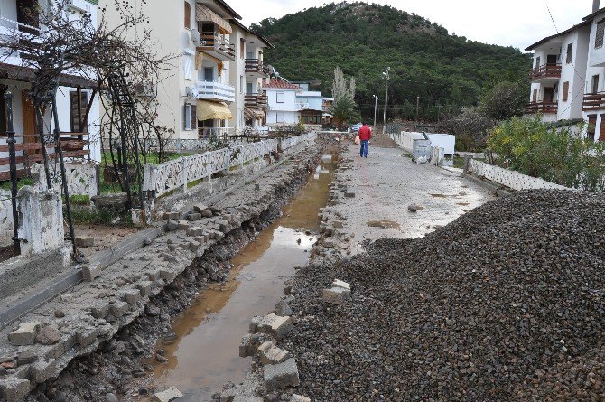 Laka Deresi Çevresine Yağmur Suyu Kanalları Yapıldı