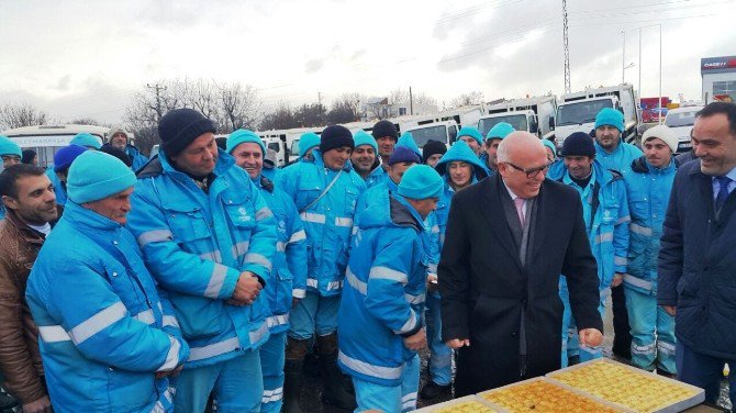 Başkan Eşkinat: “Donan Çöp Kamyonlarına Rağmen Çöp Toplama Hizmeti Aksamadı”