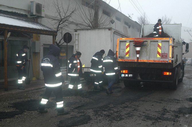 Kar Kalktı Çukurlar Ortaya Çıktı