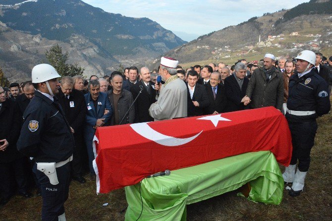 Diyarbakır’da Şehit Olan Polis Memuru, Trabzon’da Dualarla Uğurlandı