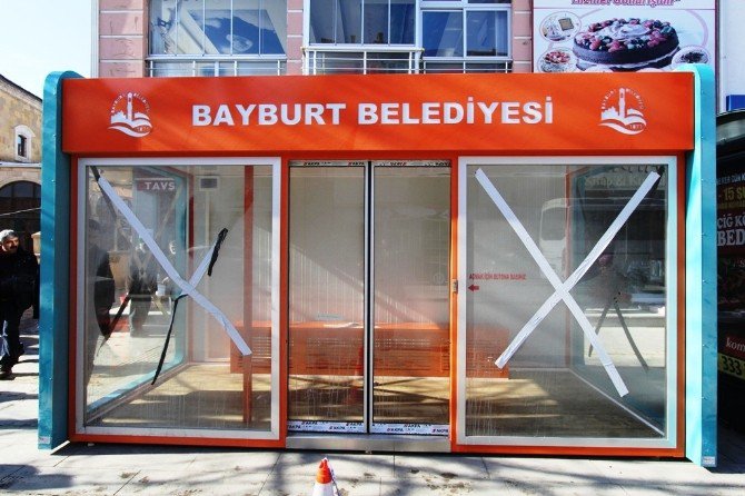 Isıtmalı Otobüs Duraklarının Kurulumuna Başlandı