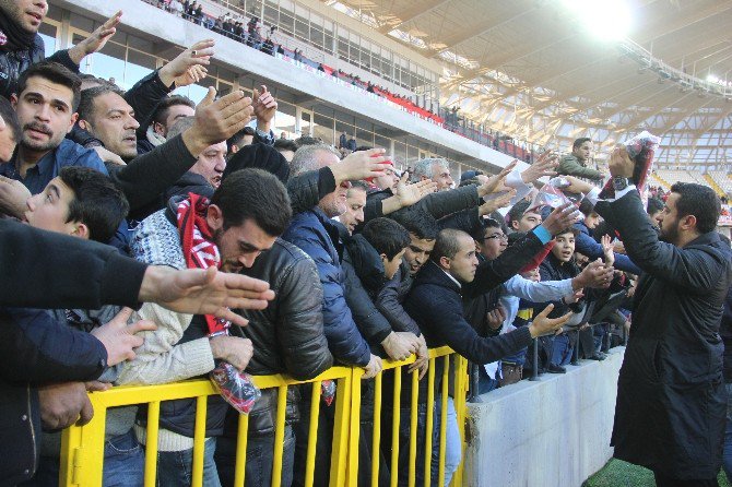 Tarihi Maça 500 Özel Güvenlik Görevlisi Tanık Oldu