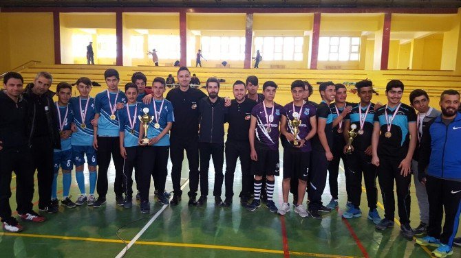 Şanlıurfa’da Badminton Müsabakaları Sona Erdi