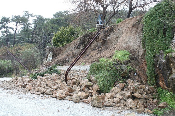 Marmaris Ve Çevresinde Şiddetli Yağış Hayatı Olumsuz Etkiliyor