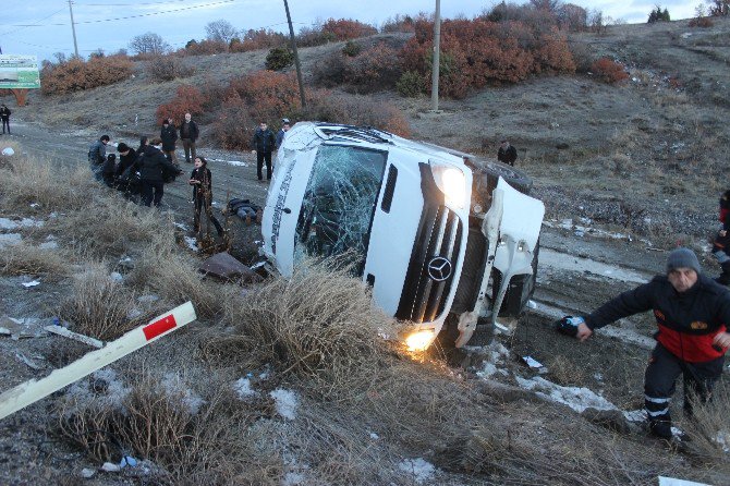 Tavşanlı’da Öğrenci Servisi Şarampole Yuvarlandı: 1 Ölü, 14 Öğrenci Yaralı