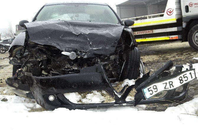 Tekirdağ’da Kontrolden Çıkan Araç Karşı Şeride Geçti: 3 Yaralı