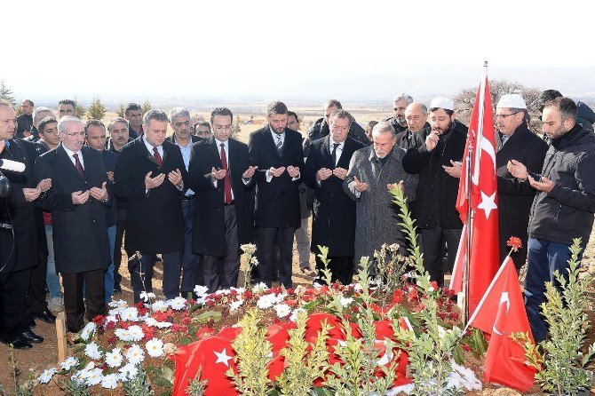 Galatasaray’dan Kahraman Polisin Kabrine Ziyaret