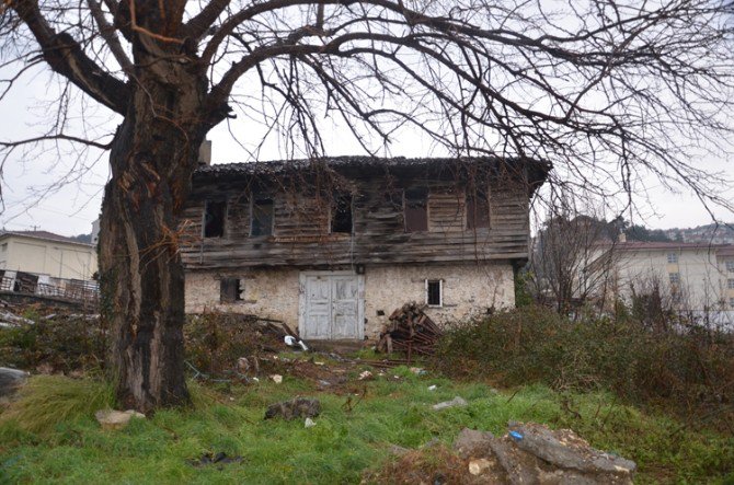 260 Yıllık Tarihi Konak Ayakta Kalmaya Çalışıyor