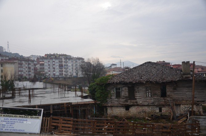 260 Yıllık Tarihi Konak Ayakta Kalmaya Çalışıyor