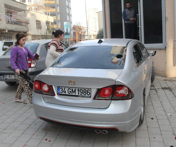 Eşiyle Tartışan Kadın, Öfkesini Kocasının Otomobilinden Çıkardı