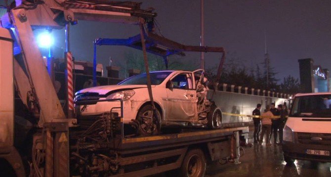 Başkent’te Ticari Araç Polis Otosuna Çarptı: 2’si Polis 3 Yaralı