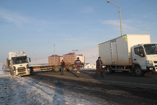 Kayan Tır Yolu Kapattı, Trafik Durdu