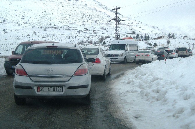 Bozdağ, İzmirli Kayakseverleri Bekliyor