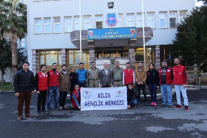 Gençlik Liderleri Ve Gönüllüler Askerleri Ziyaret Etti