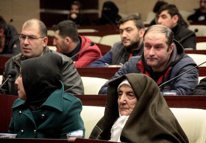 Halk Günü Toplantısında Dar Gelirli Aileler Validen Aş, İş İstedi