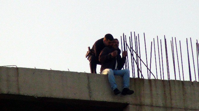 İntihara Kalkışan Şahsı Polis Kurtardı