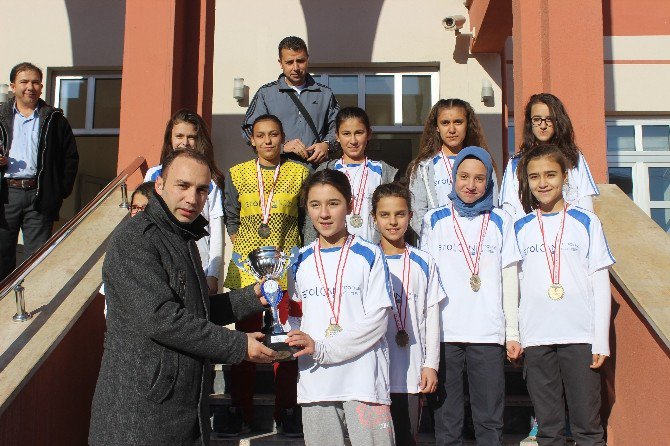 Moymul Ortaokulu Futsal Yıldız Kızlar Takımı, İlçenin Gururu Oldu