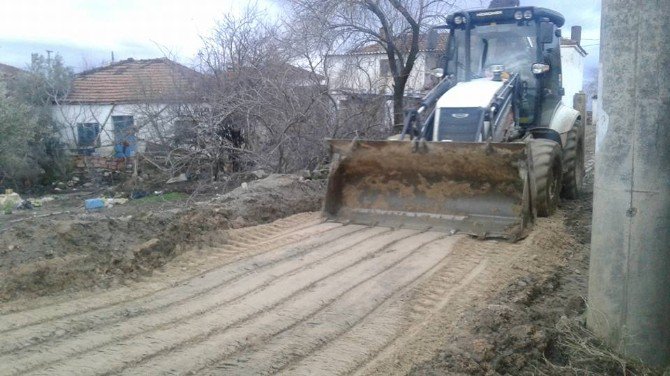 Altyapısı Yenilenen Mahallelerin Yolları Düzenleniyor