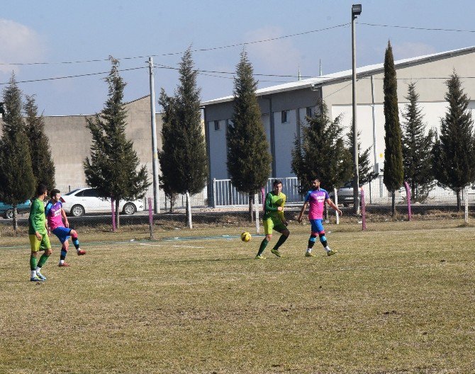 Yunusemre Belediyespor, Karaağaçlı’yı Mağlup Etti