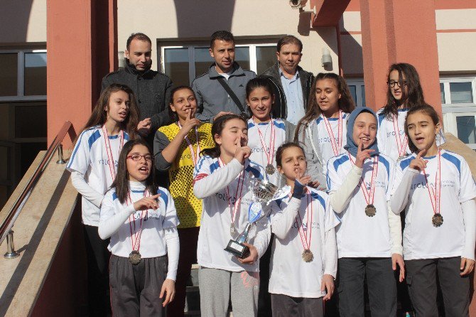 Moymul Ortaokulu Futsal Yıldız Kızlar Takımı, İlçenin Gururu Oldu