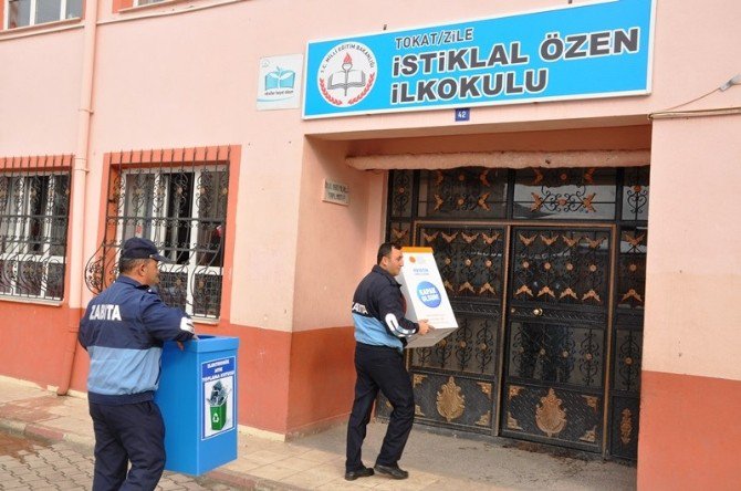 Zile’de Okullara Geri Dönüşüm Kutusu