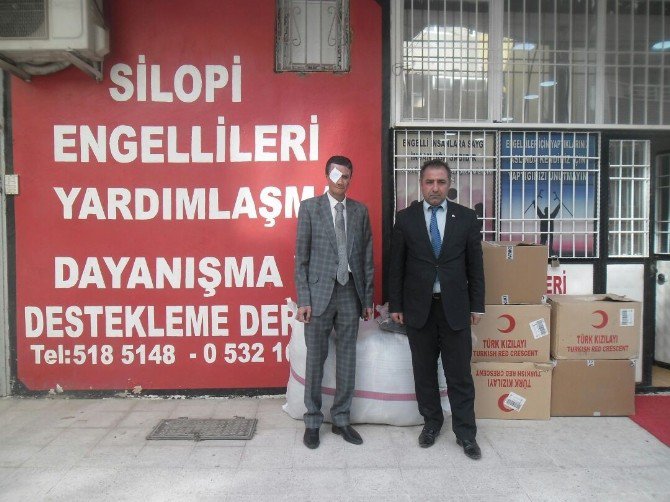 Türk Kızılayı’ndan Engellilere Yardım