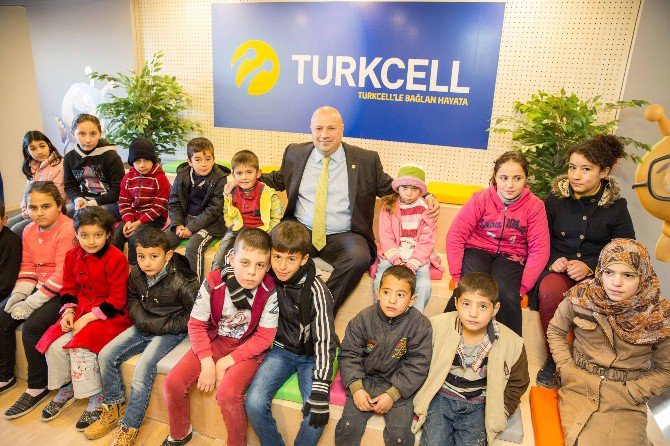 Terzioğlu: "Suriyeliler Yeni Hayatlarına Turkcell’le Uyum Sağlıyor"