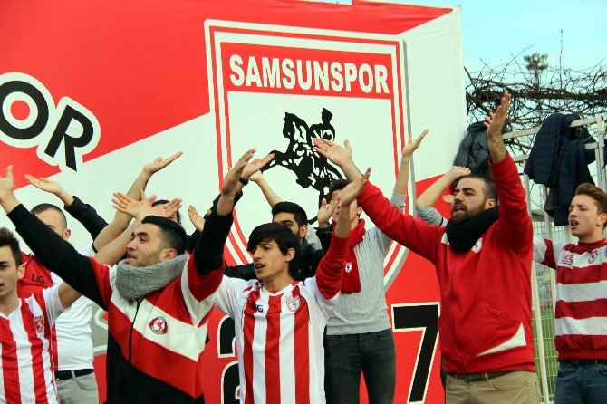 Taraftarlardan Samsunspor’a ’Kara Gün’ Bestesi