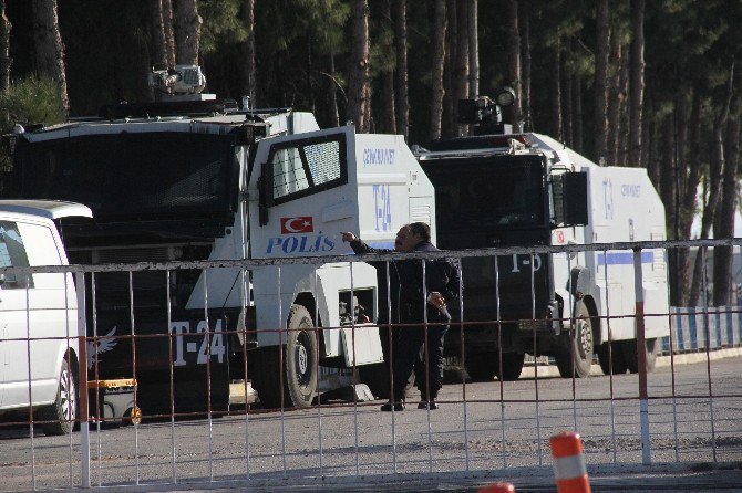 Yangın Çıkan Cezaevinde Toma’lar Bekliyor