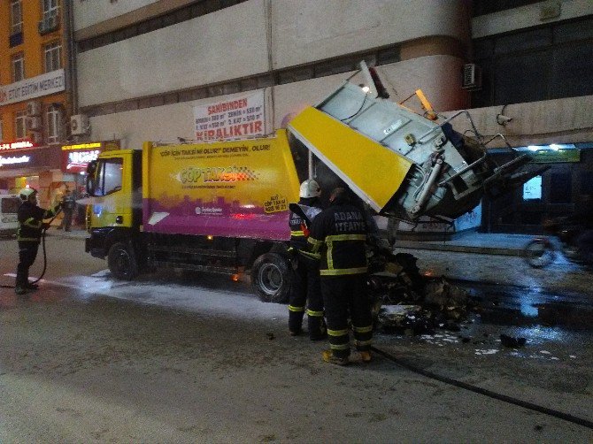 Adana’da Seyir Halindeki Çöp Kamyonu Yandı