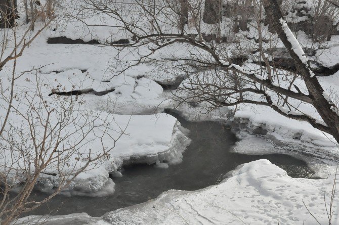 Kars Çayı Buzulları Aratmıyor