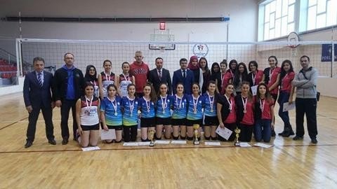 Bozüyük Fen Lisesi Kız Voleybol Takımı Şampiyon Oldu