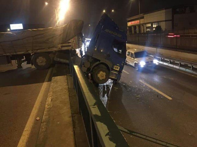 Bursa’da Sürücüsüz Tır Korku Dolu Dakikalar Yaşattı