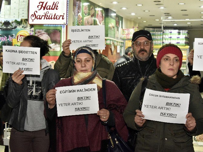 Chp’den Gümüşhane’de ‘Sessiz Ayakta Duruyorum’ Eylemi