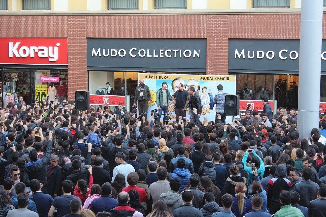 ’Çalgı Çengi İkimiz’ Filminin Oyuncuları Forum Mersin’de Hayranlarıyla Buluştu