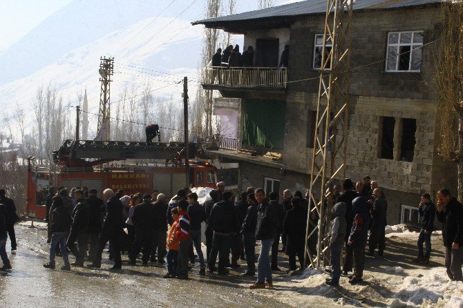 Hakkari’de Bir Ev Küle Döndü