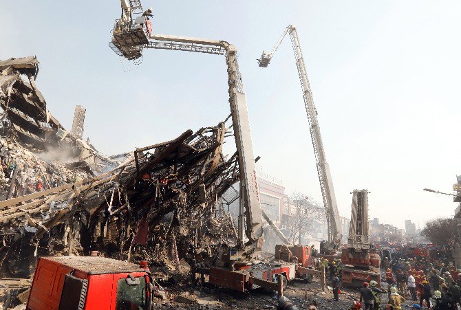 Tahran’da Bina Çöktü: 30 Ölü