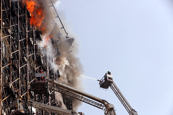 Tahran’da Bina Çöktü: 30 Ölü