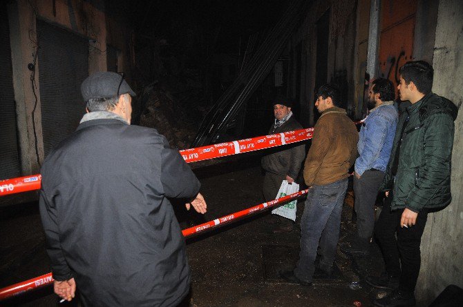 İzmir’de Bina Çöktü, Faciadan Dönüldü