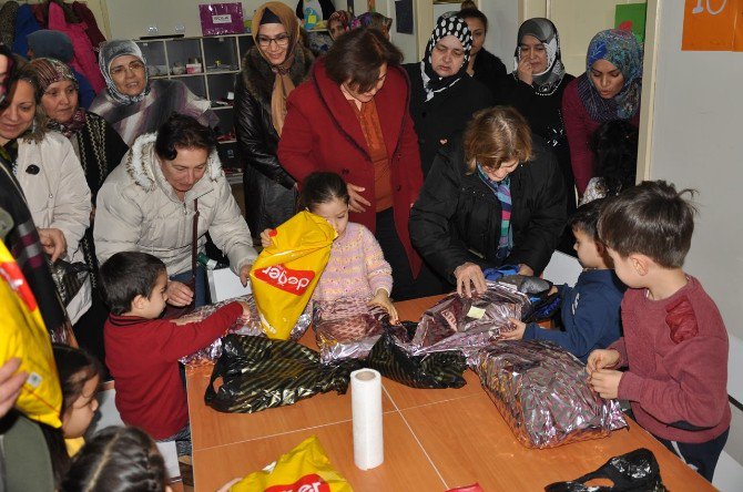 Kur’an Kursu Öğrencilerine Hediye